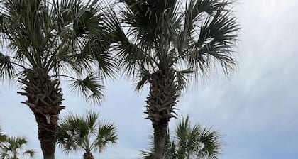 30A Sparkling Clean 🦋Salt therapy!Stay on BeachWest , pier park ocean front