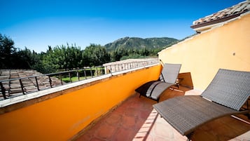 Habitación superior con 1 cama matrimonial o 2 individuales | Balcón
