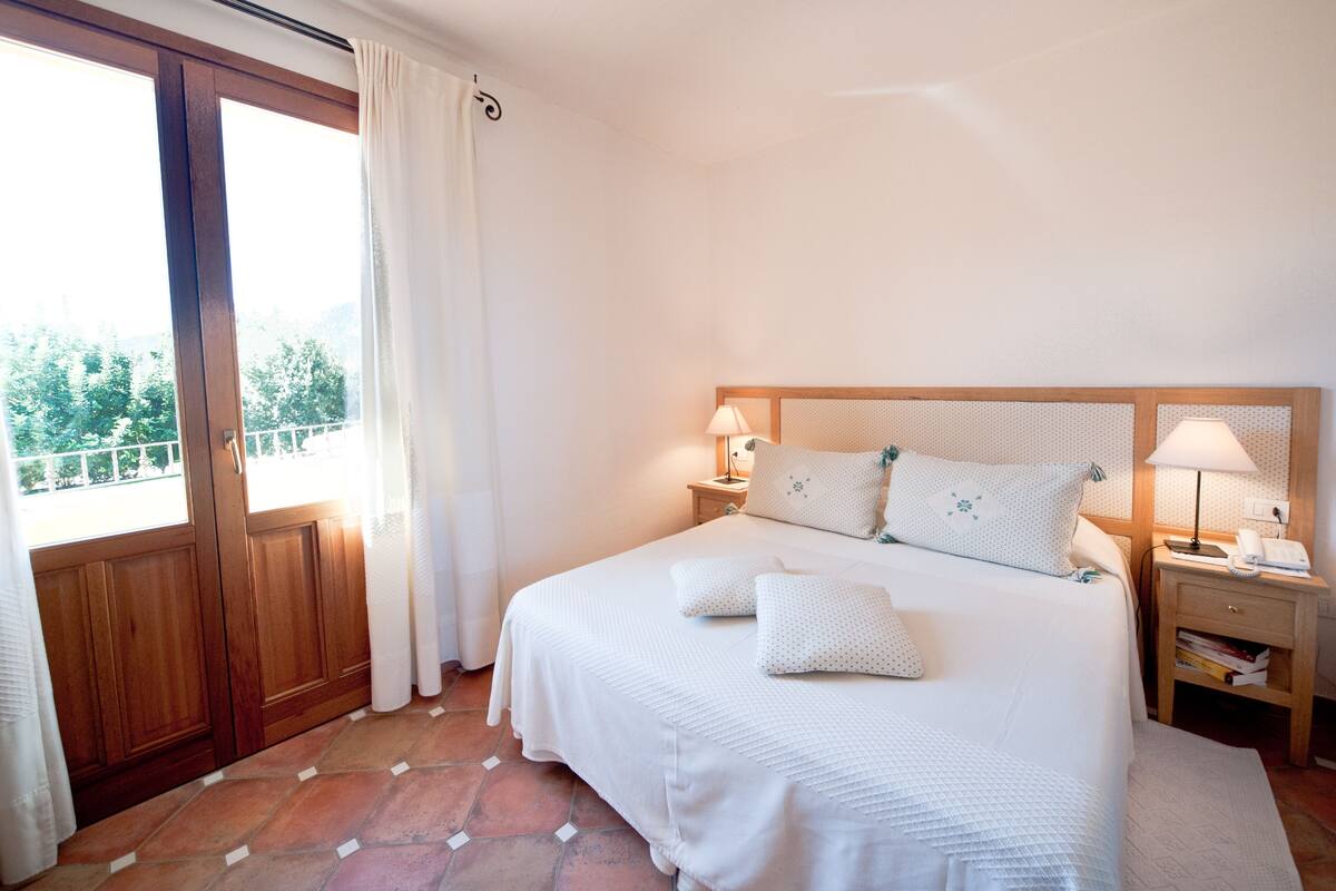 Superior Double or Twin Room | Minibar, desk, WiFi (free), bed sheets
