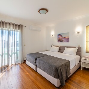 5 bedrooms, iron/ironing board, WiFi, bed sheets
