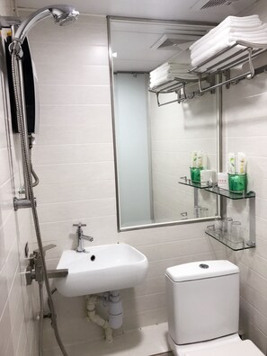 Bathroom sink - AA Inn (Kowloon)