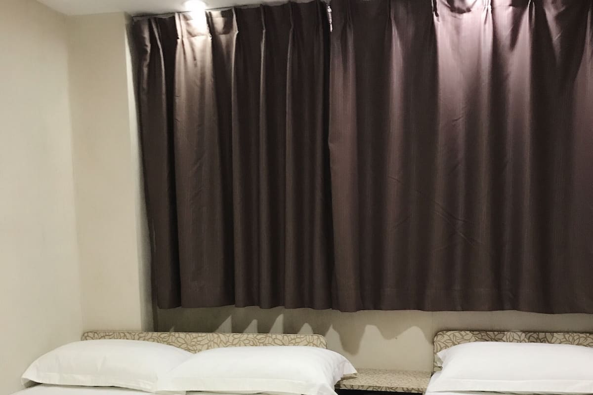 Chambre Élite avec lits jumeaux, plusieurs lits | Rideaux occultants, Wi-Fi gratuit, draps fournis
