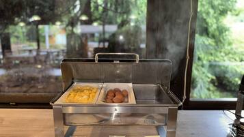 Free daily buffet breakfast