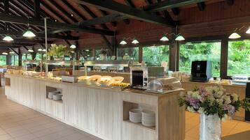 Free daily buffet breakfast