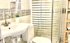 Rainfall showerhead
