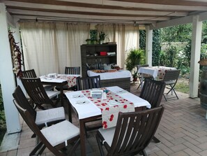 Tägliches inbegriffenes kontinentales Frühstück