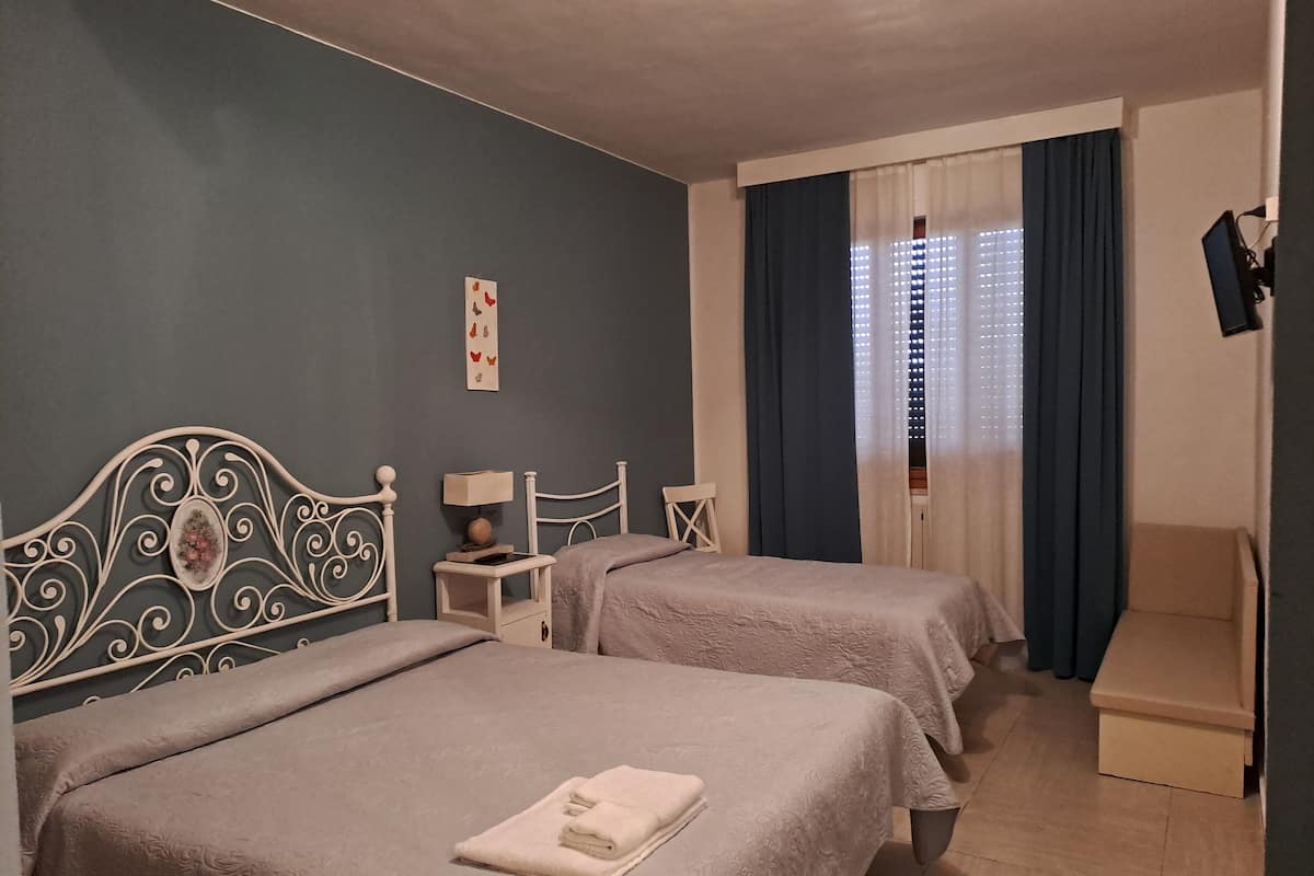 Quadruple Room, Private Bathroom