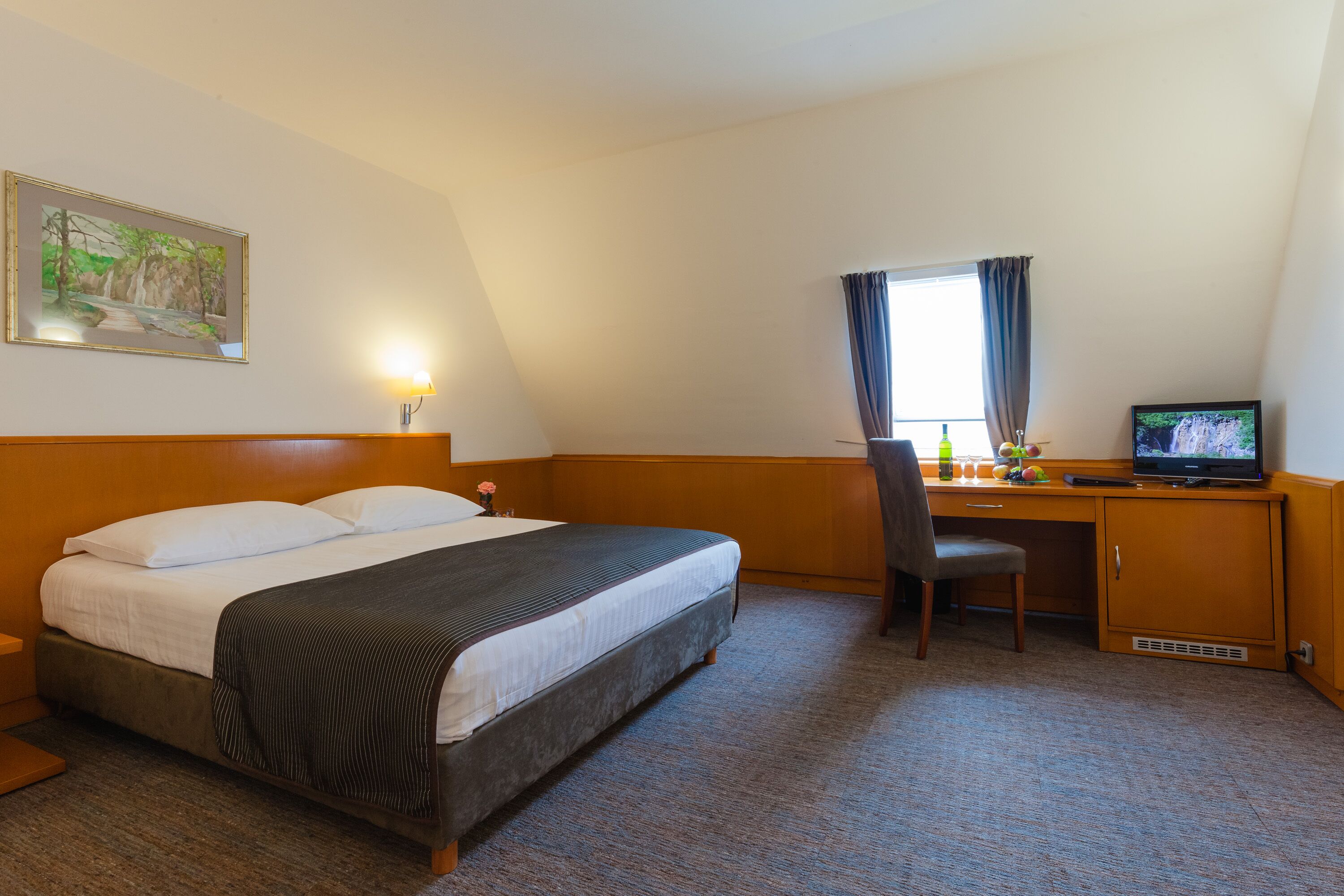 In-room safe, soundproofing, free WiFi