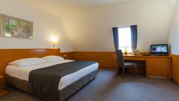 In-room safe, soundproofing, free WiFi