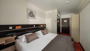 Standard Double Room, Park Side | Wi-Fi gratuito, lenzuola