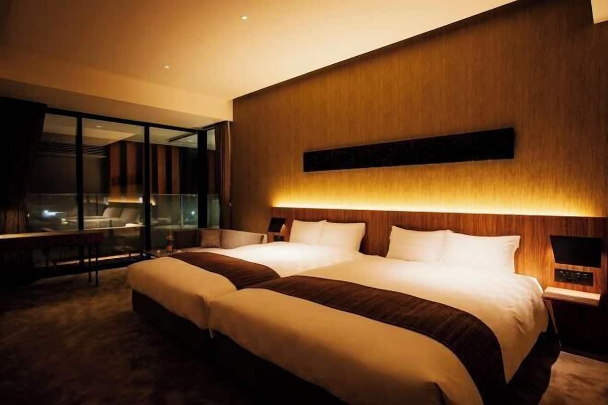 1 bedroom, down duvets, minibar, in-room safe