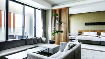 Luxe suite | 1 slaapkamer, donsdekens, een minibar, een kluis op de kamer