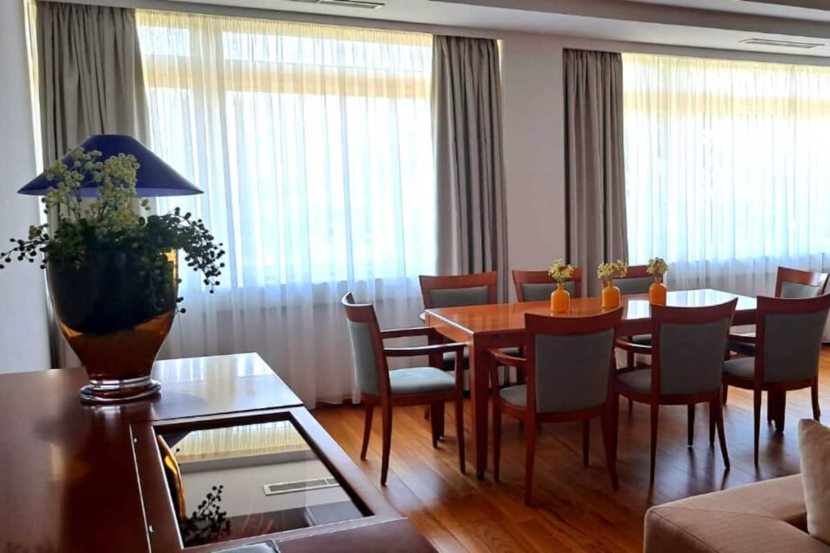 Senior Suite, Lake Side | WiFi (free)