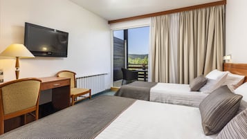 Superior Double Room, Lake Side (with Extra Bed) | 1 多间卧室、迷你吧、客房内保险箱、免费 WiFi