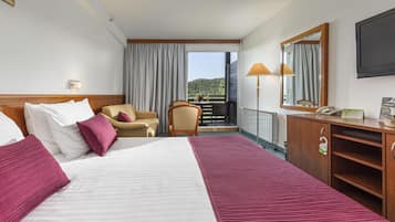 Superior Double Room, Lake Side, Balcony | Minibar, in-room safe, free WiFi, bed sheets