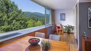 Superior Suite, Lake Side | Minibar, coffres-forts dans les chambres, Wi-Fi gratuit, draps fournis