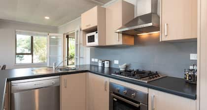 The Tide Watcher - Okiato Holiday Home