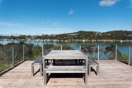 The Tide Watcher - Okiato Holiday Home