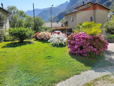 Garden. B&B Vertemate