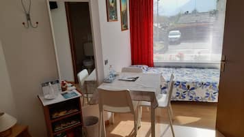 Comfort Triple Room, Refrigerator & Microwave, Ground Floor | In-room dining