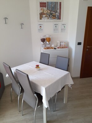 Free daily self-serve breakfast - B&B Vertemate (Piuro)