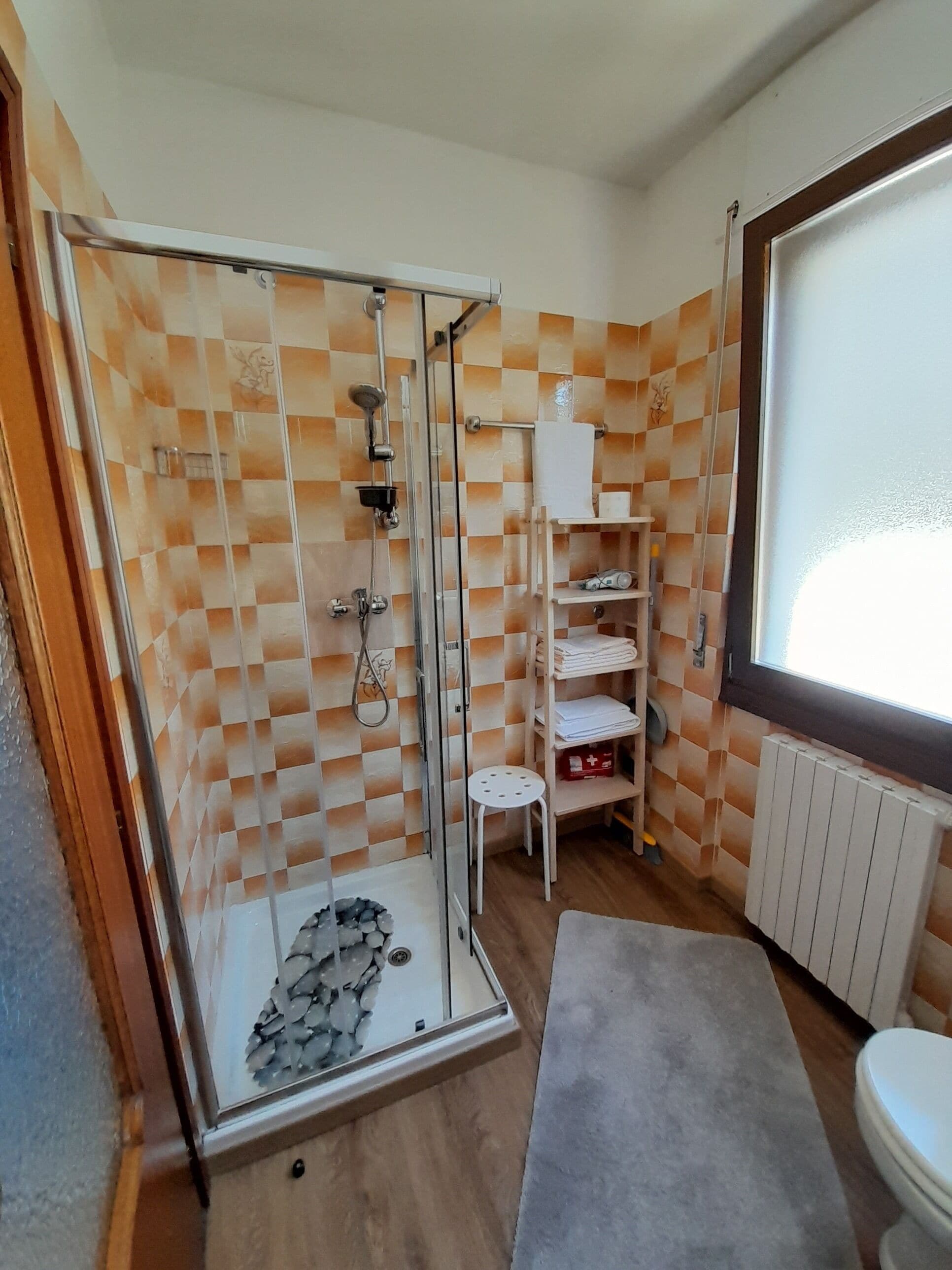 Studio Familial, cuisine, côté jardin | Salle de bain