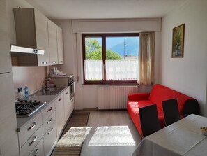 Familienstudio, Küche, zum Garten hin