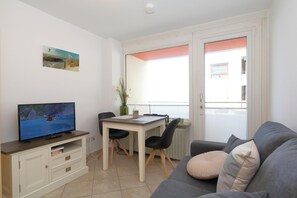 Unclassified image, 5 of 10, button