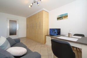 Unclassified image, 4 of 10, button - House by the sea App 037 with sea view (Sylt)