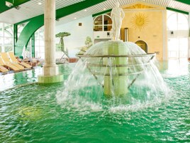 Una piscina cubierta