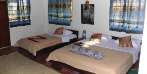 1 bedroom, bed sheets