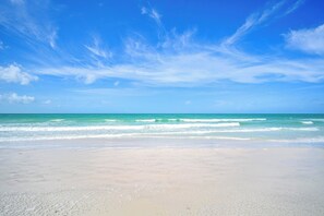 Beach - GULF SIDE - Serene Private Condo, 2BR/2BA, Siesta Key Jamaica Royale #95 (Sarasota)