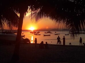 Una playa cerca, toallas de playa