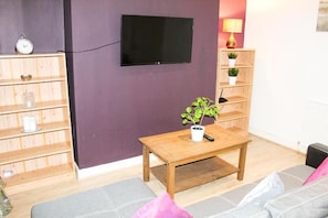 City Apartment | Living area