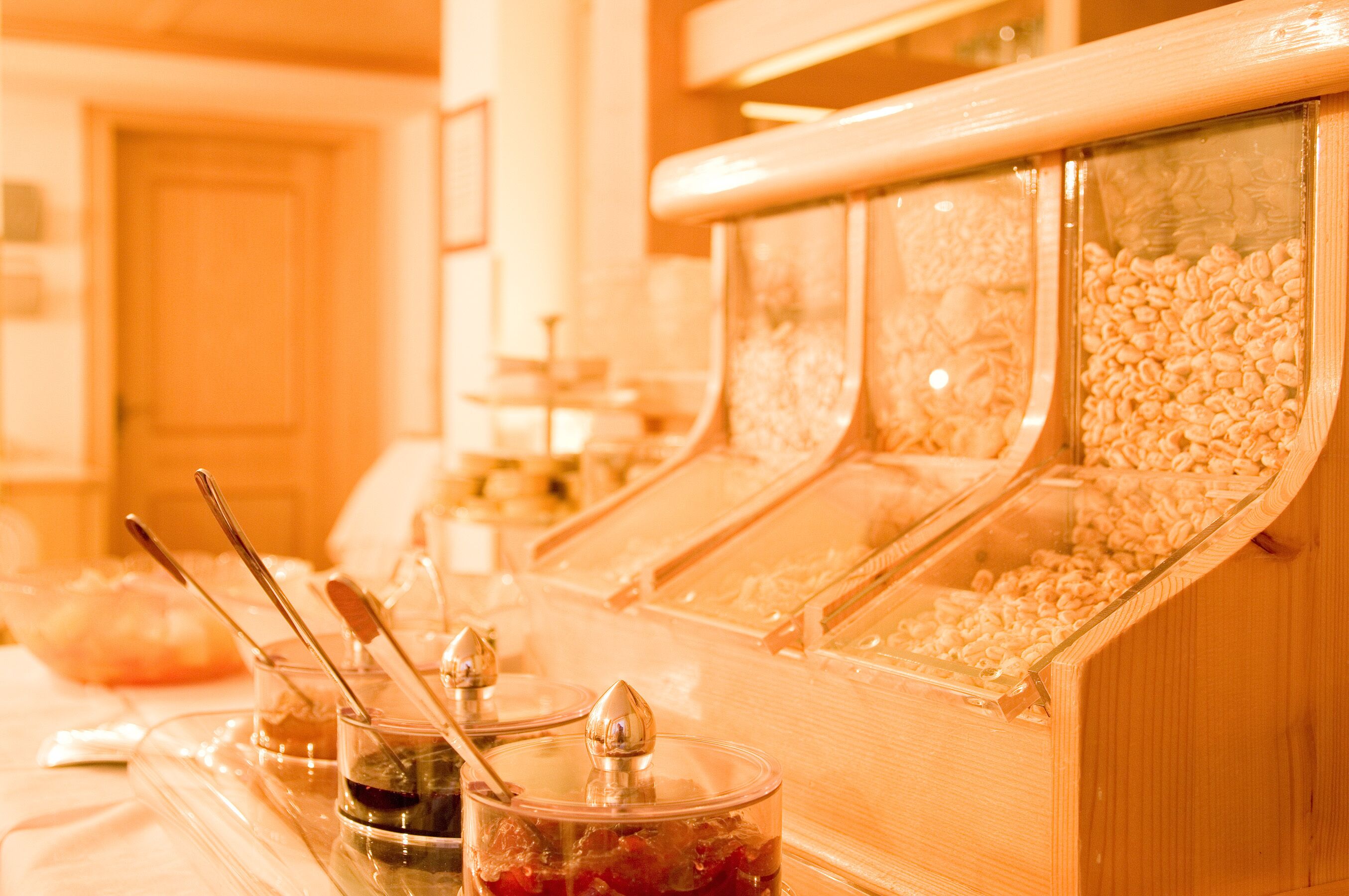 Tägliches Frühstücksbuffet gegen Gebühr