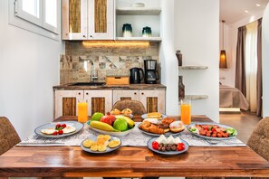Petit déjeuner continental servi tous les jours en supplément