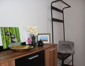 Unclassified image, 3 of 20, button