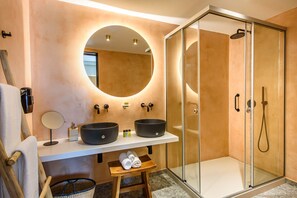 3 bedrooms, desk, iron/ironing board, free WiFi - CALDERA THEROS VILLAS (Anissaras)
