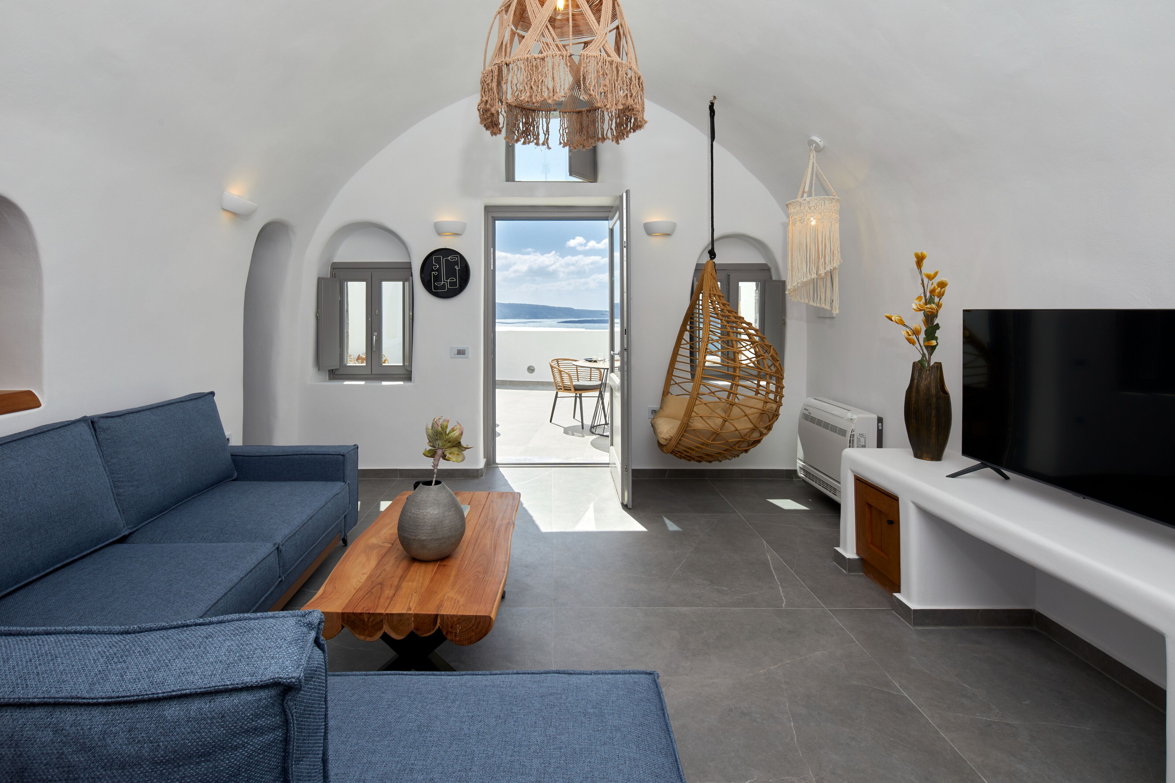 Deluxe Suite, Jetted Tub | Minibar, in-room safe, individually decorated, individually furnished