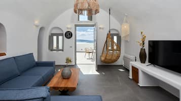 Deluxe Suite, Jetted Tub | Minibar, in-room safe, individually decorated, individually furnished