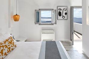 Smekmånadssvit - bubbelbad | Minibar, värdeförvaringsskåp på rummet och individuell inredning