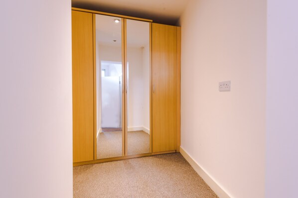 2 habitaciones, tabla de planchar con plancha y wifi gratis