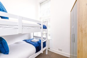 2 habitaciones, tabla de planchar con plancha y wifi gratis