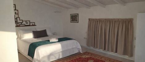 Royal Villa | Egyptian cotton sheets, premium bedding, memory-foam beds, in-room safe