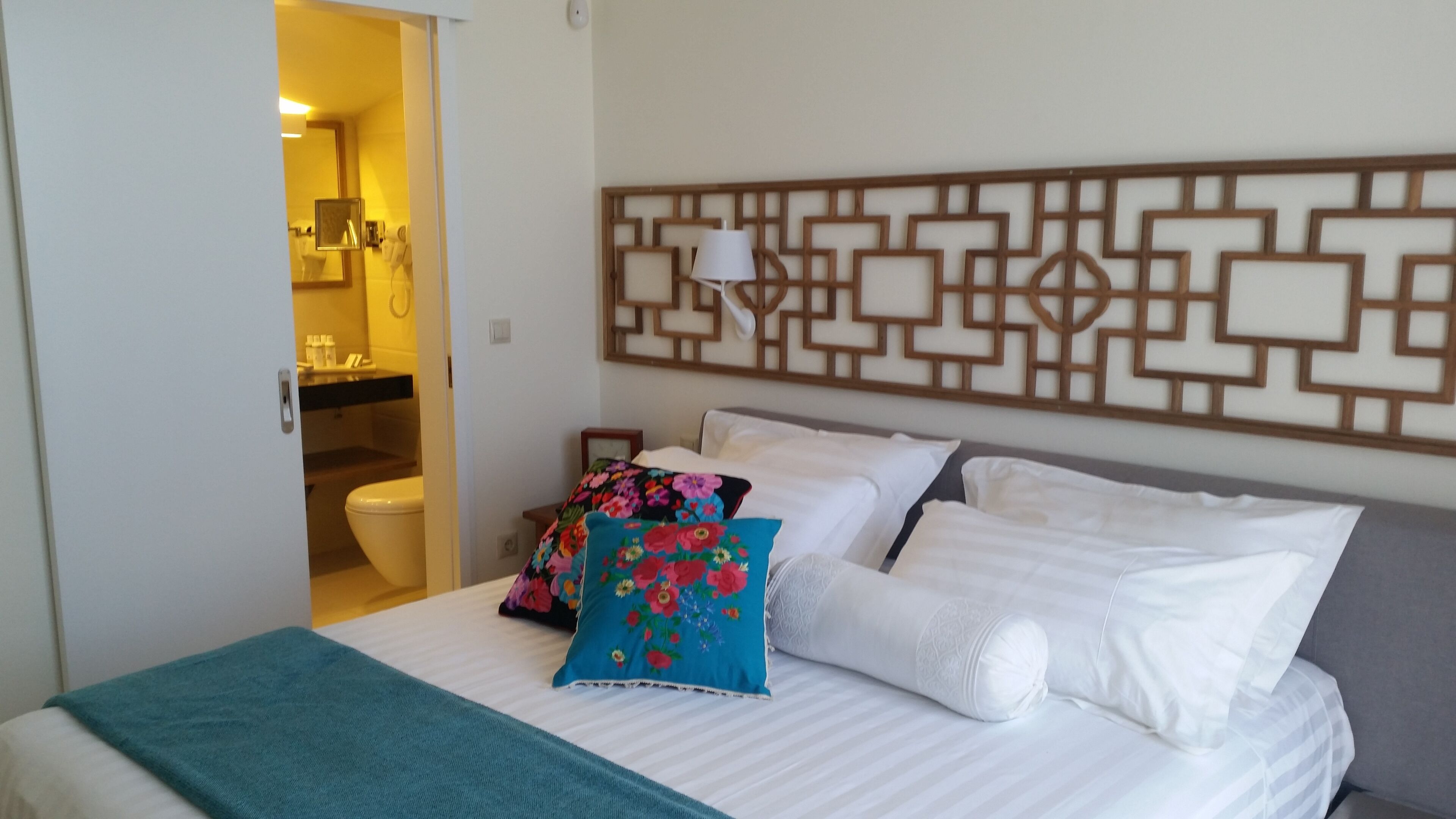 Egyptian cotton sheets, premium bedding, memory-foam beds, in-room safe