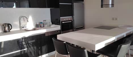 Royal Villa | Private kitchen | Oven, stovetop, dishwasher, espresso maker