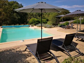 Utomhuspool och uppvärmd pool