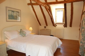 4 Schlafzimmer, Bügeleisen/Bügelbrett, Reisekinderbett, WLAN