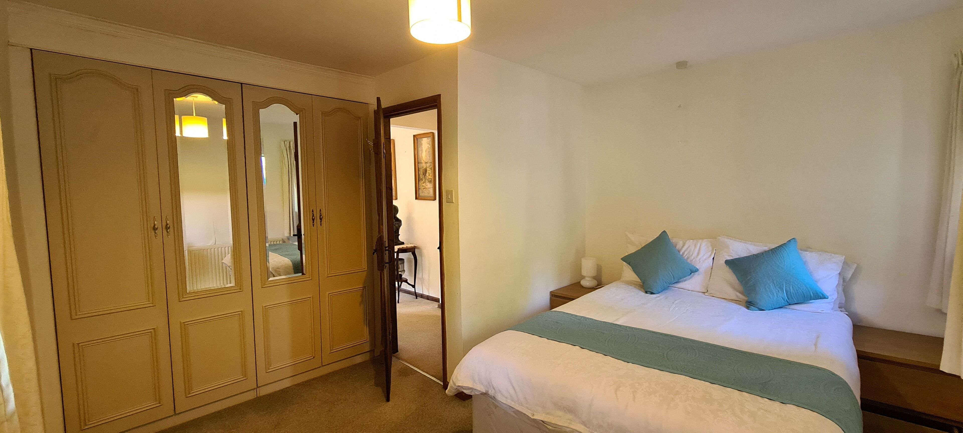 Cottage | 3 bedrooms, iron/ironing board, WiFi (free), bed sheets