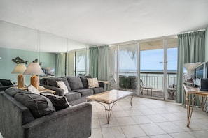 Condo, 3 habitaciones | Área de sala de estar